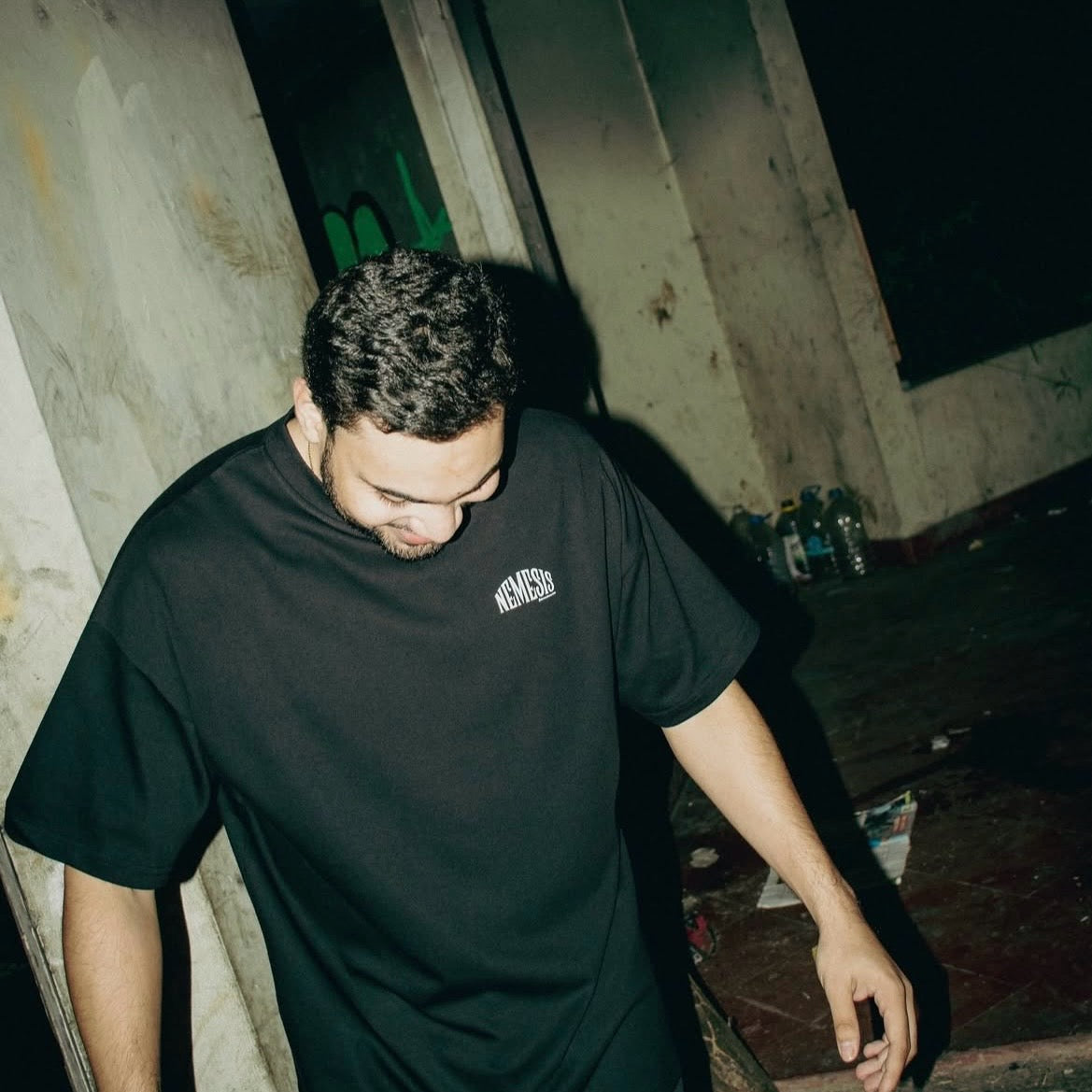 Camiseta negra extragrande Nemesis